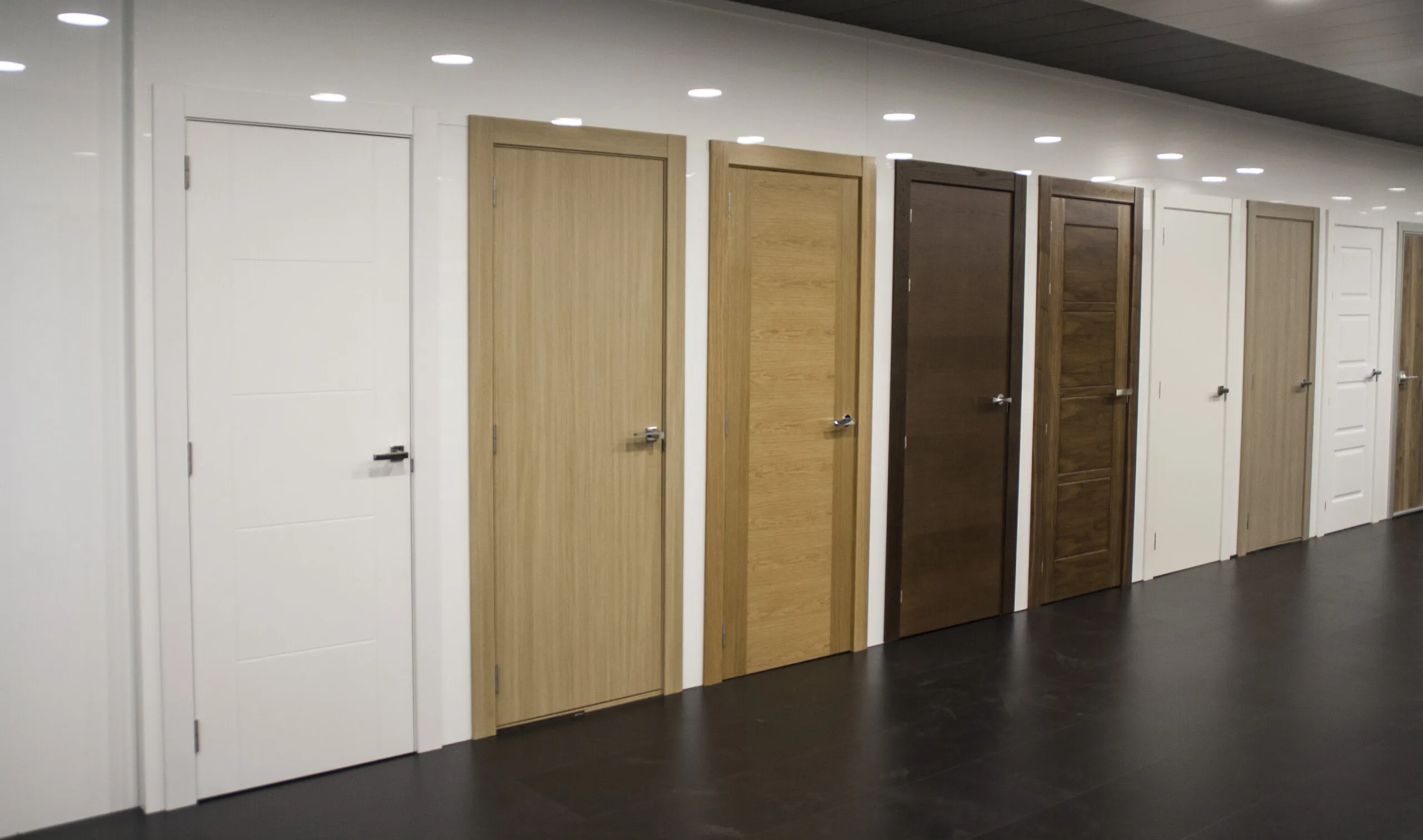 puertas interiores scaled - &iquest;Como instalacion de puertas blindadas en Mataro?